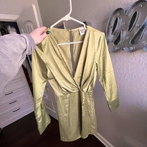 princess polly never worn dress!! (size 0-2)